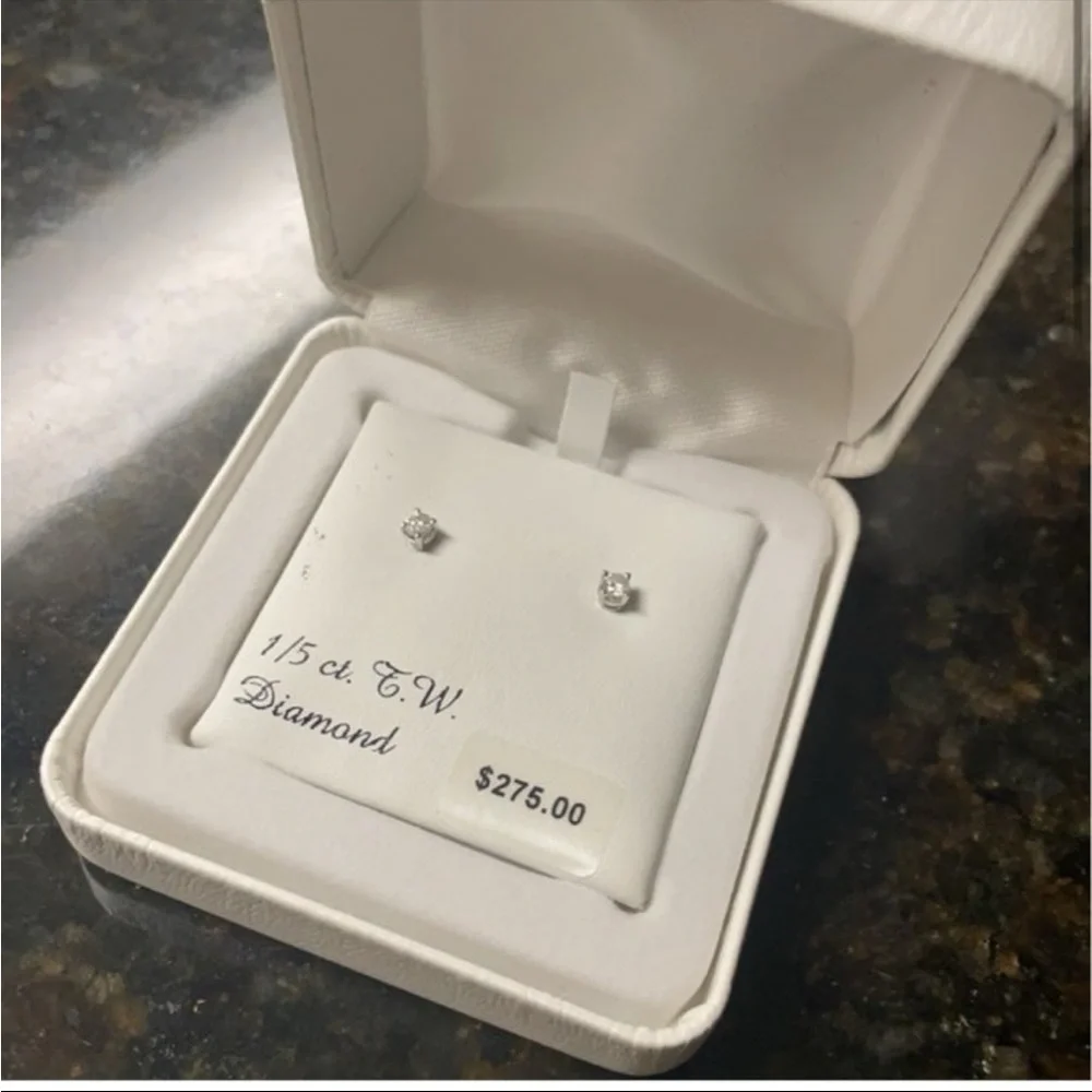 1/5 ct Diamond Stud Earrings NWT